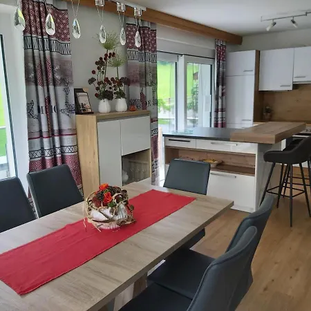 Ferienwohnung Zillertal Bacher Апартаменты *
